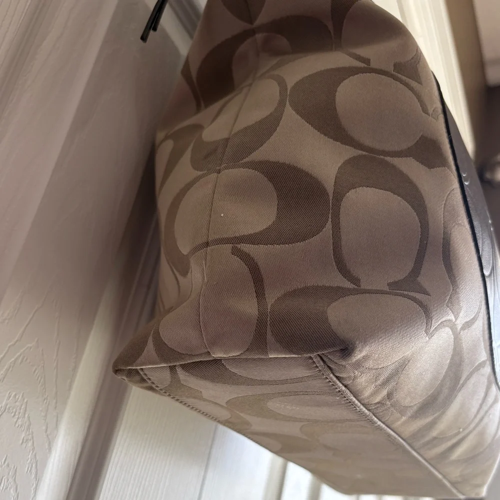 Coach Signature Laura Tote Bag F18335 Brown Tan Preppy Shoulder Purse - Picture 5 of 10